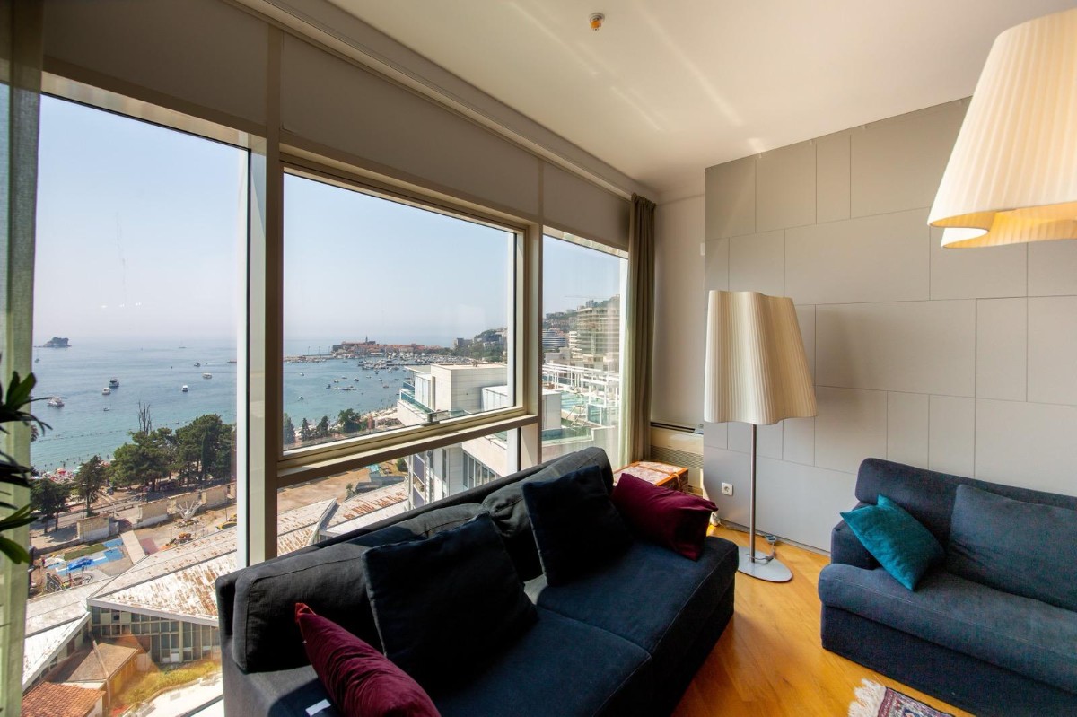 Luxury Two-Bedroom Apartment for Long-Term Rent with Parking, Tre Canne, Budva